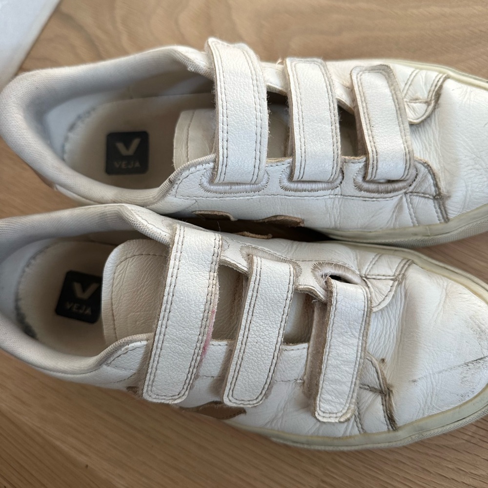 Veja White Sneakers - Picture 4 of 8